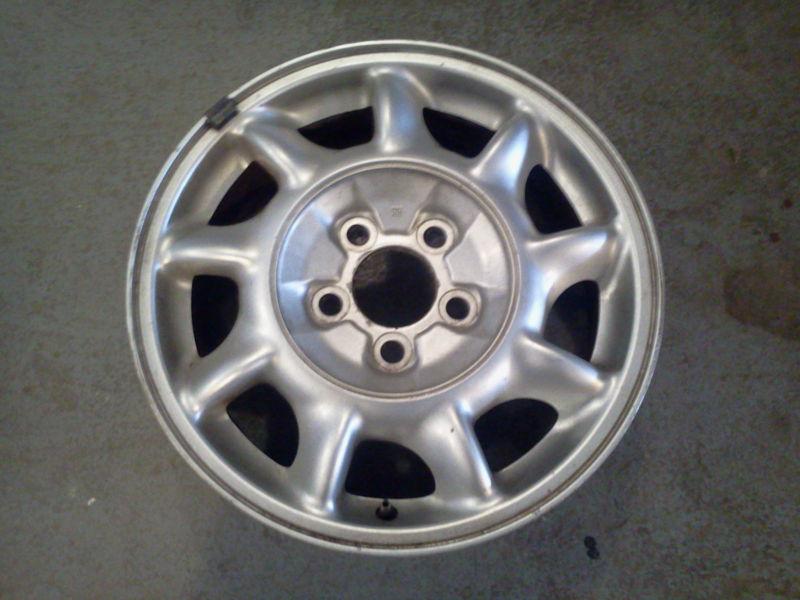 * 16 inch factory alloy rim - buick park avenue / 2000-2002 / silver