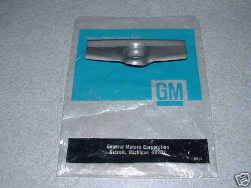 Gm nos chevy camaro z28 ss nova firebird trans am formula battery tray clamp