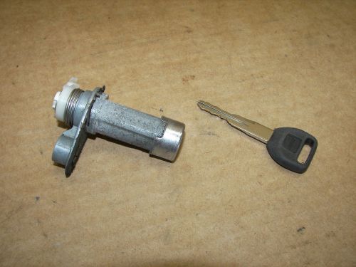 90-91 honda civic 2 door hatchback rear hatch lid lock cylinder with key oem