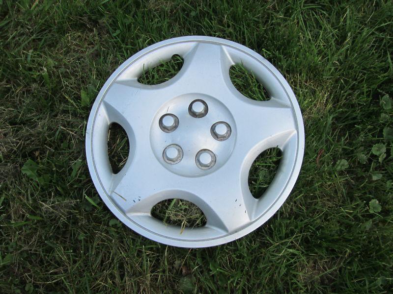 Dodge caravan  stratus  hubcap used oem 97-00 14 inch rim