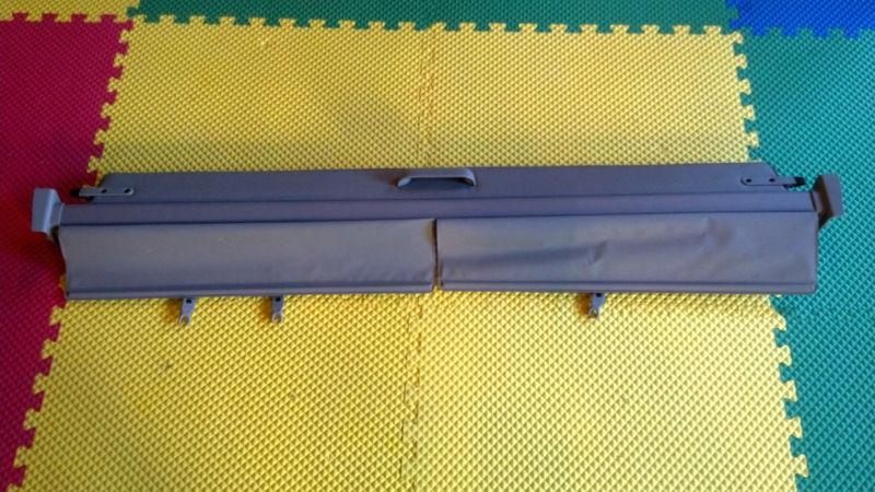 1996 - 2002 toyota 4runner cargo cover shade - grey / silver - excellent cond