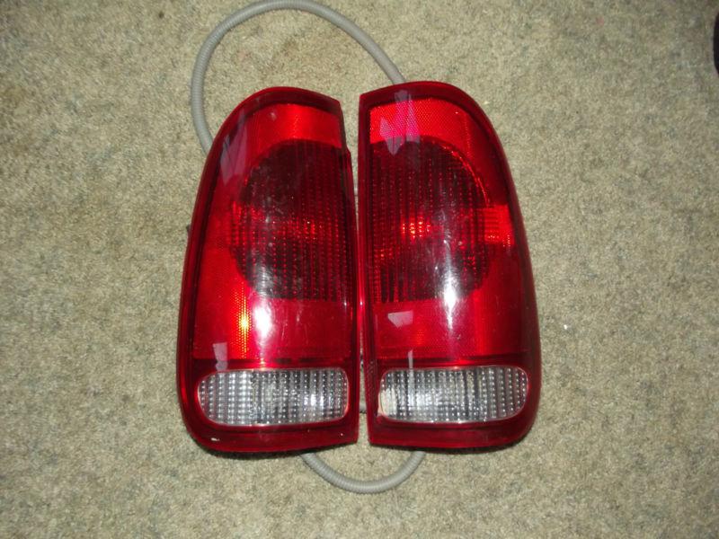  01  ford f250 f350 taillight pair set both used taillamp 