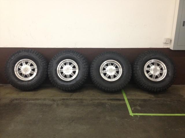 Hummer h1 wheels and tires, great condition, fit all h1's from 95 to 2004 wow