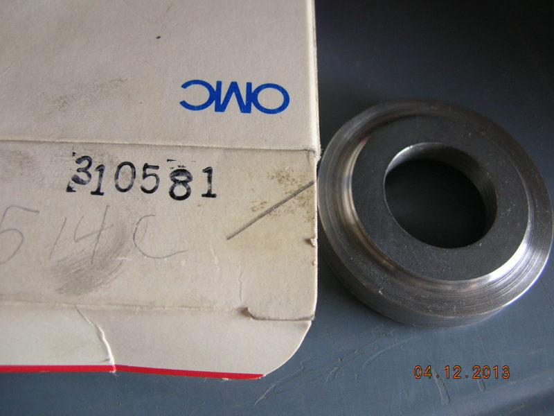 New  oem johnson, evinrude  bearing housing seal  #310581