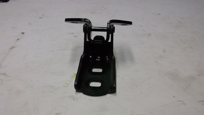 2005 ion lower rear right door hinge