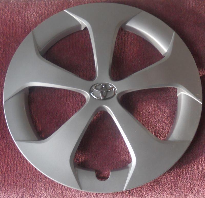 2012 - 2013  toyota prius 15'' oem wheel cover / hubcap  42602-47060