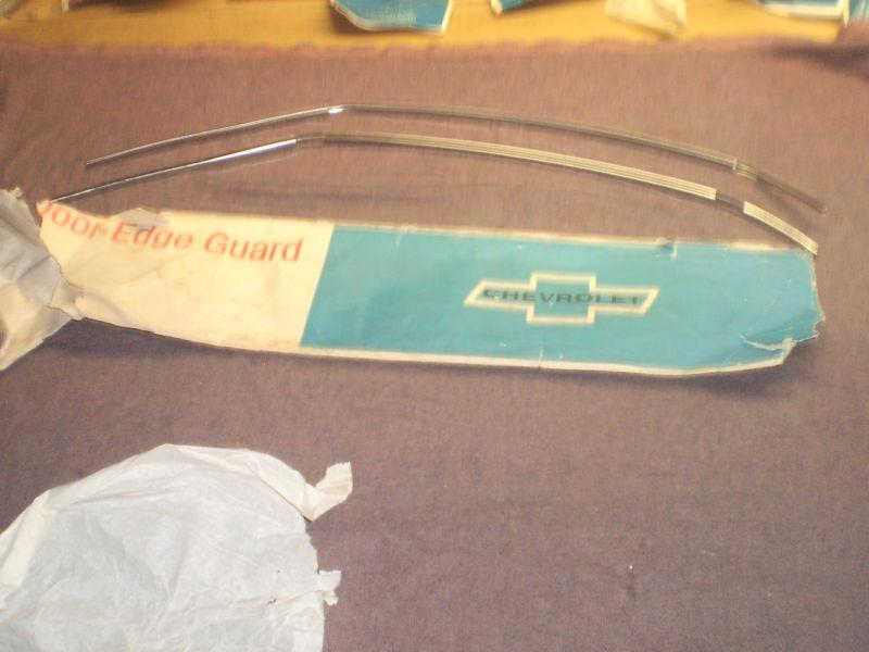 Chevrolet 71,76 fullsize 2 door door edge guard package orig. gm nos