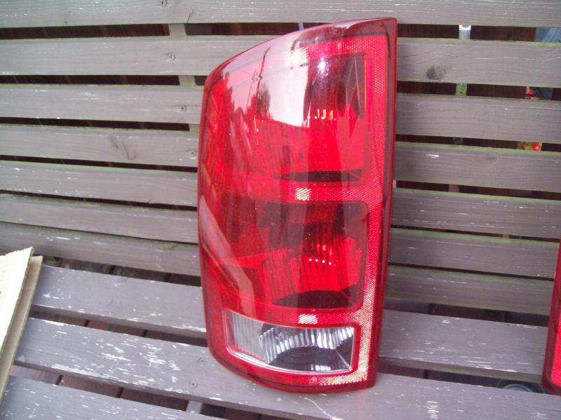 Dodge ram pickup 1500 2500 3500 2002 2003 2004 2005 2006 left tail light assy