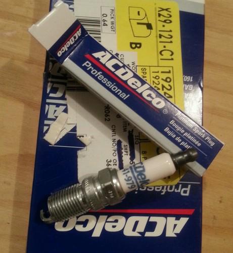 Pontiac grand am 19244469 gm spark plug set....new gm factory item