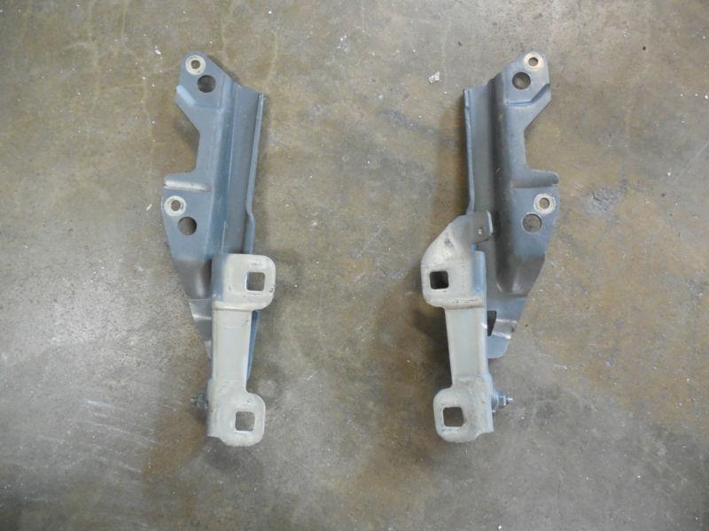 1994-1998 ford mustang used hood hinge set  drivers and passengers