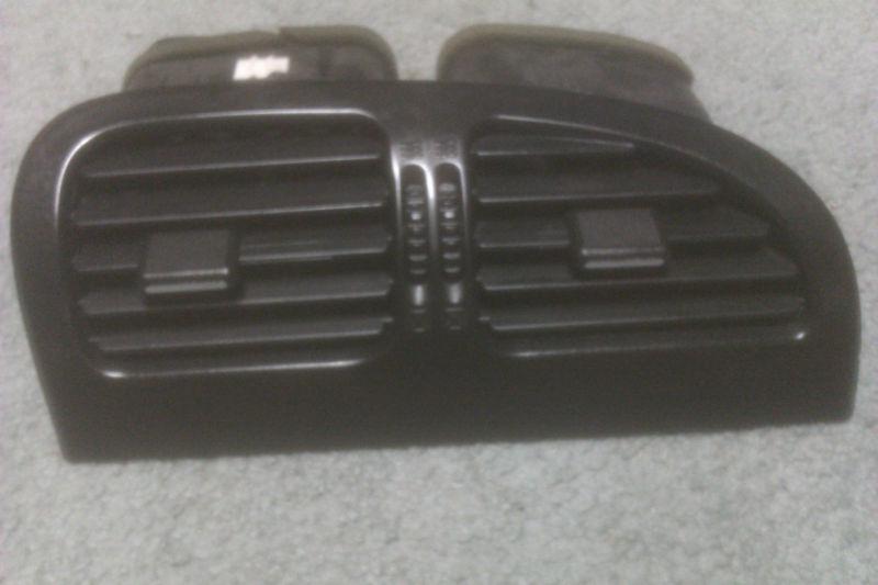 2000 - 2002 lincoln ls center a/c dash vent middle vents black