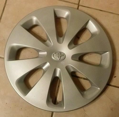 (1) oem 2012 2013 toyota prius c 15" 8-spoke hubcap wheel cover p/n 42602-52540