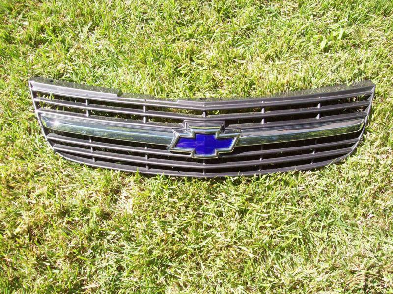 Chevrolet impala oem front grill 2000 to 2005 