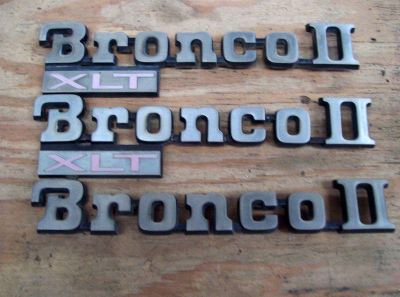 Ford bronco ii  xlt fender script lot ornament emblem  g/c g/color  