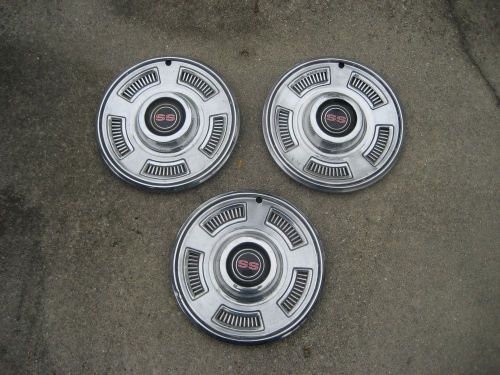 1972 chevelle ss hubcaps (3) oem