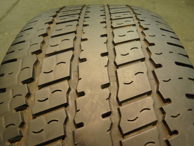 One nice uniroyal laredo cross country, 235/70/16 p235/70r16, tire # 28767 qb