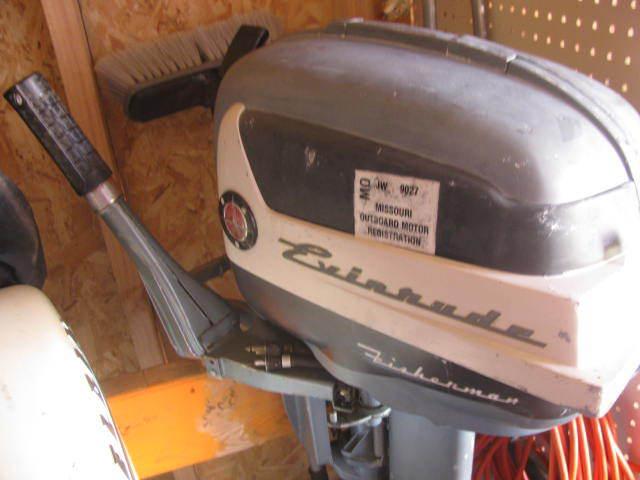 1957 evinrude 5.5 fisherman w/fuel tank and fuel line runs great