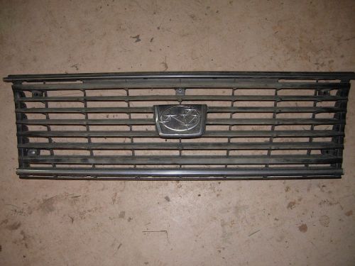 1985 subaru gl grille no cracks