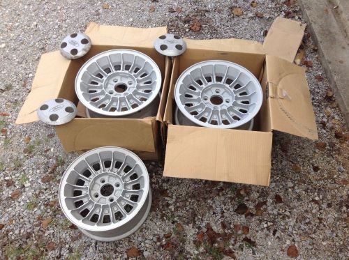 Set of five 1987 - 88 mercury cougar / ford thunderbird aluminum rims.