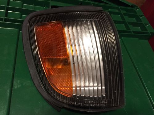 97 98 99 infiniti qx4 right side marker light / corner lamp / turn signal , oem