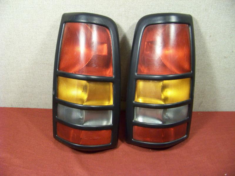 99-02 chevy & gmc truck tail lights l r used