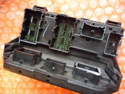 Dodge journey / chrysler town &amp; country tipm fuse box p/n 04692302ab