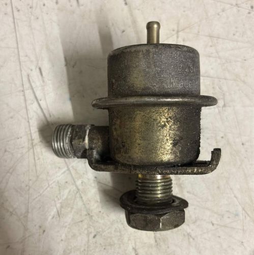 Porsche 944 fuel pressure damper. 0280161015. 0 280 161 015 used