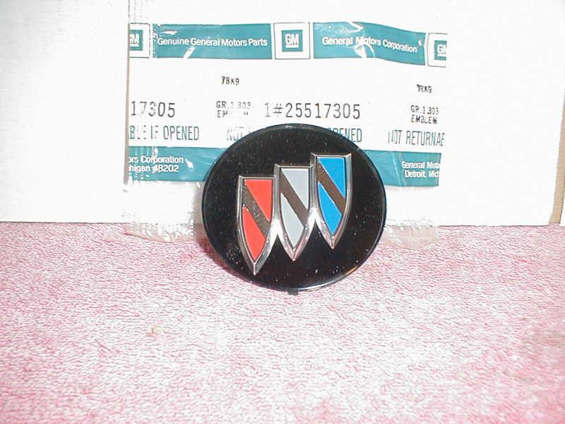 Nos 1985-90 buick electra grille emblem....#25517305...