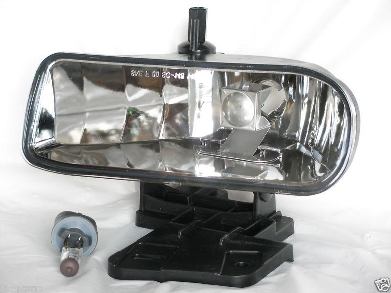 Gmc 99-02 sierra driving fog light lamp r h passenger side w/light bulb new