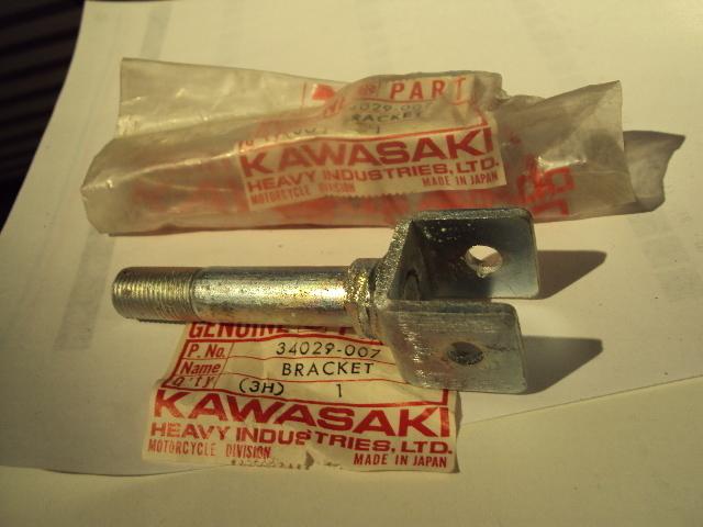 Footrest bar brackets rear 2)    f11 f-11 250 34029-007   kawasaki nos