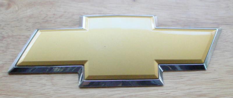 Chevrolet gold bowtie oem emblem 15129651