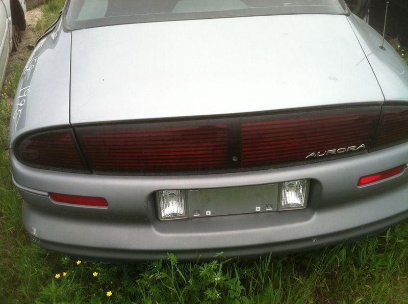 1995-96-97-98-99 oldsmobile aurora center tail light