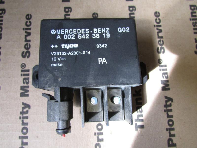 Mercedes e-class auxilary auxil batter high current relay a0025423819 w21 20335