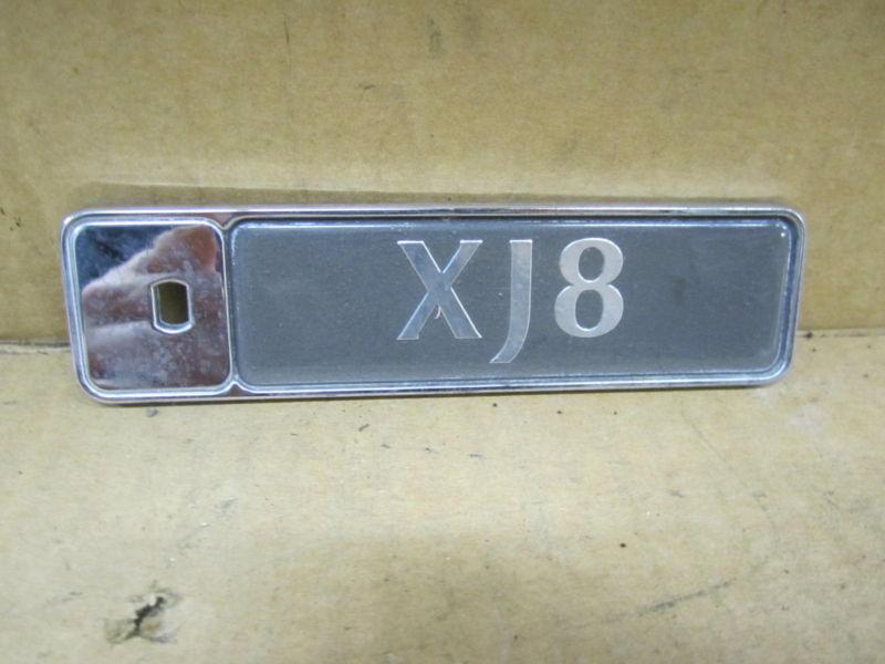 Jaguar xj8 xj 8 99 1998-1999 " xj8 "  trunk emblem ornament with key hole oe