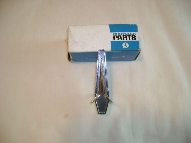 Nos mopar 1971 plymouth gtx, roadrunner; 1972 sebring header emblem panel nib!! 