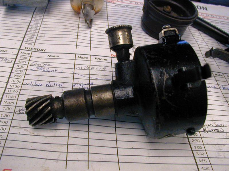 1110603 vintage delco remy distributor serial 7e20 turns free as shown