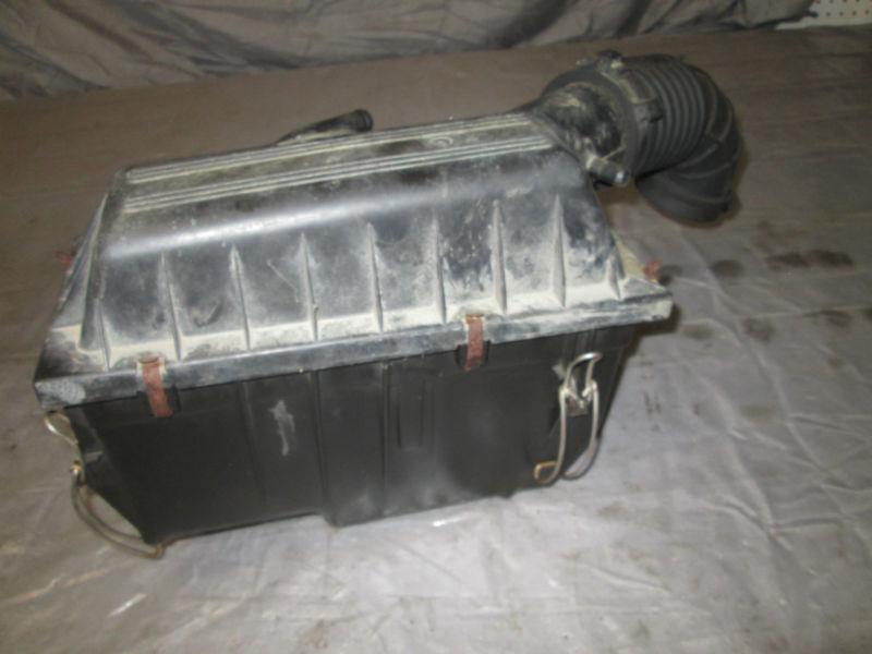 Jeep wrangler yj 1991 through 1995 6 cylinder 4.0 l airbox air cleaner 1628