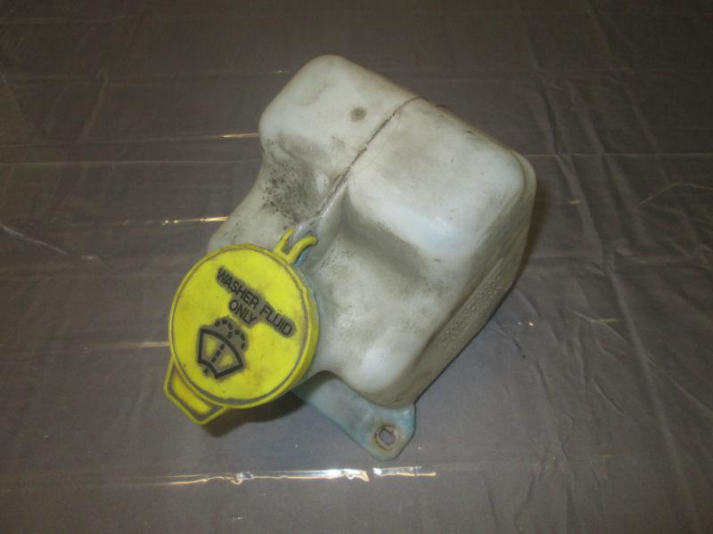 Jeep wrangler tj 2001 dual motor windshield washer bottle stock number 1085