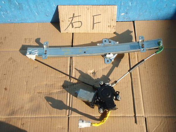 Suzuki aerio 2001 front right door regulator [3813120]