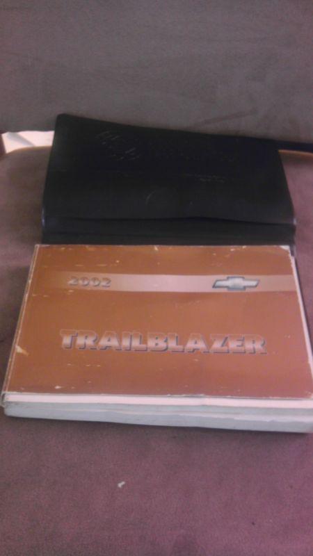 2002 chevrolet chevy trailblazer owners manual w/ case 02 fast free shipping