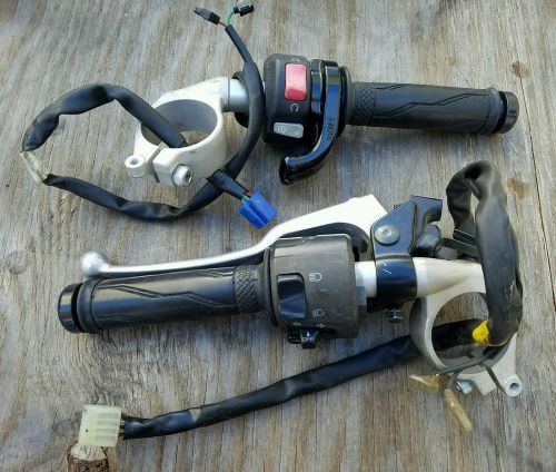 08 r1 handlebars with controls