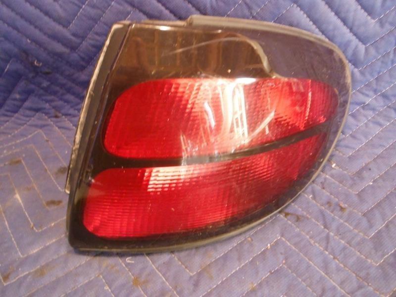 00 01 02 03 04 05 ford taurus r. tail light sw qtr mtd