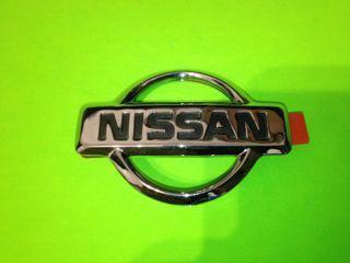 Nissan emblem