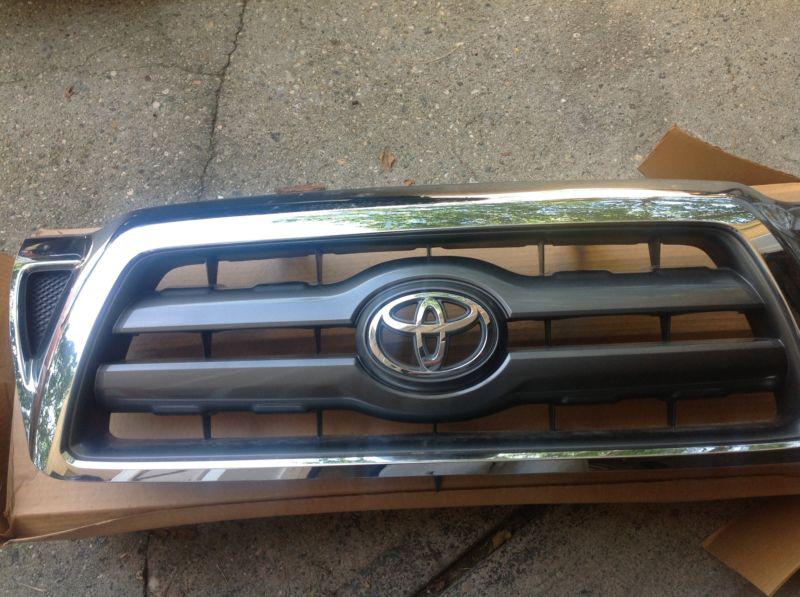 Toyota tacoma chrome grille genuine oem oe 