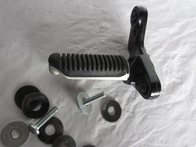 06 gsx f 600 katana front right footrest peg 