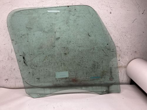 Freightliner cascadia left/driver door glass - used