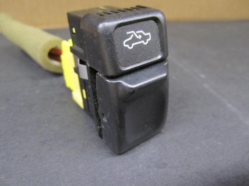 Volvo 960 95-97 volvo s90 97-98 volvo v90 97-98 sun roof switch oe # 91 28 266