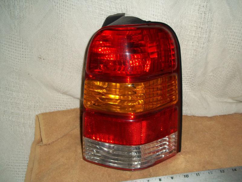 2001-2007 ford escape rh passenger side tail light w/ sockets sae-(2)aip2rst-01