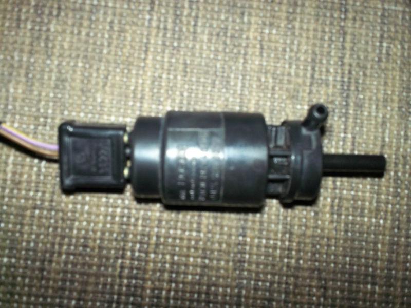 Mercedes w107 w123 w126 w140 windshield washer pump 190 230 240 300 1248690621