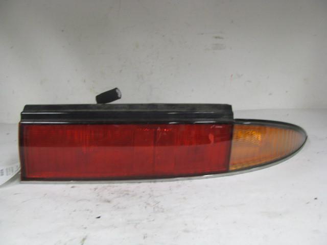 Tail light infiniti j30 95 96 97 quarter mount right 378614